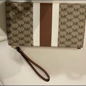 Brand new MK wristlet. . Never used, sorry I took tags off